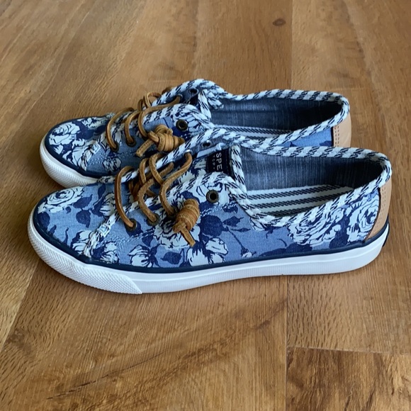 New Sperry shoes - Picture 3 of 6